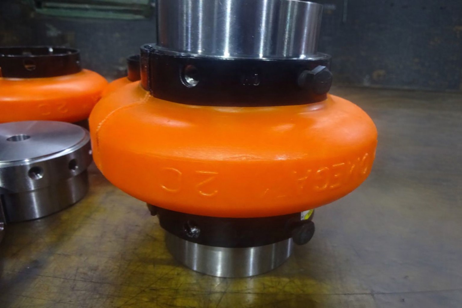 Industrial coupling for mechanical power transmission